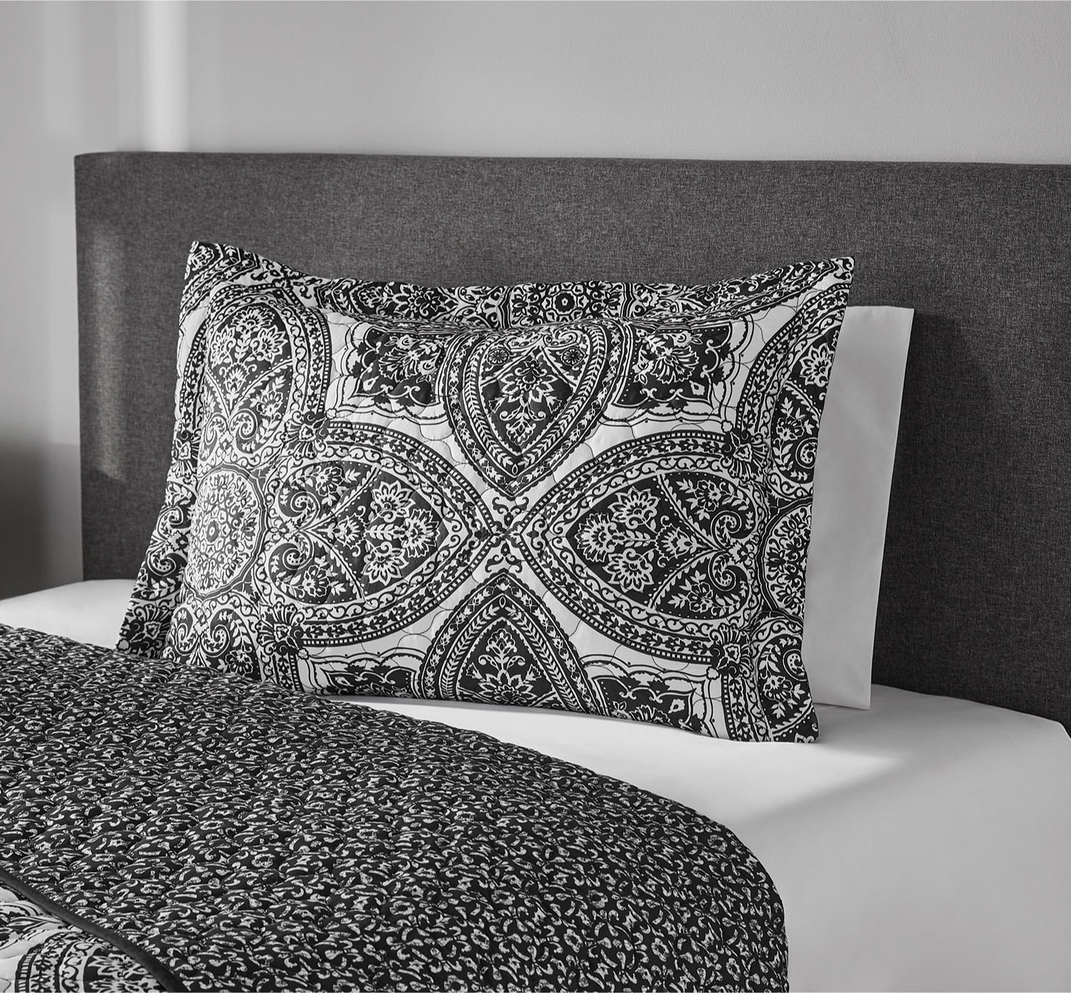 Mainstays Black & White Medallion Sham Standard 2 Count