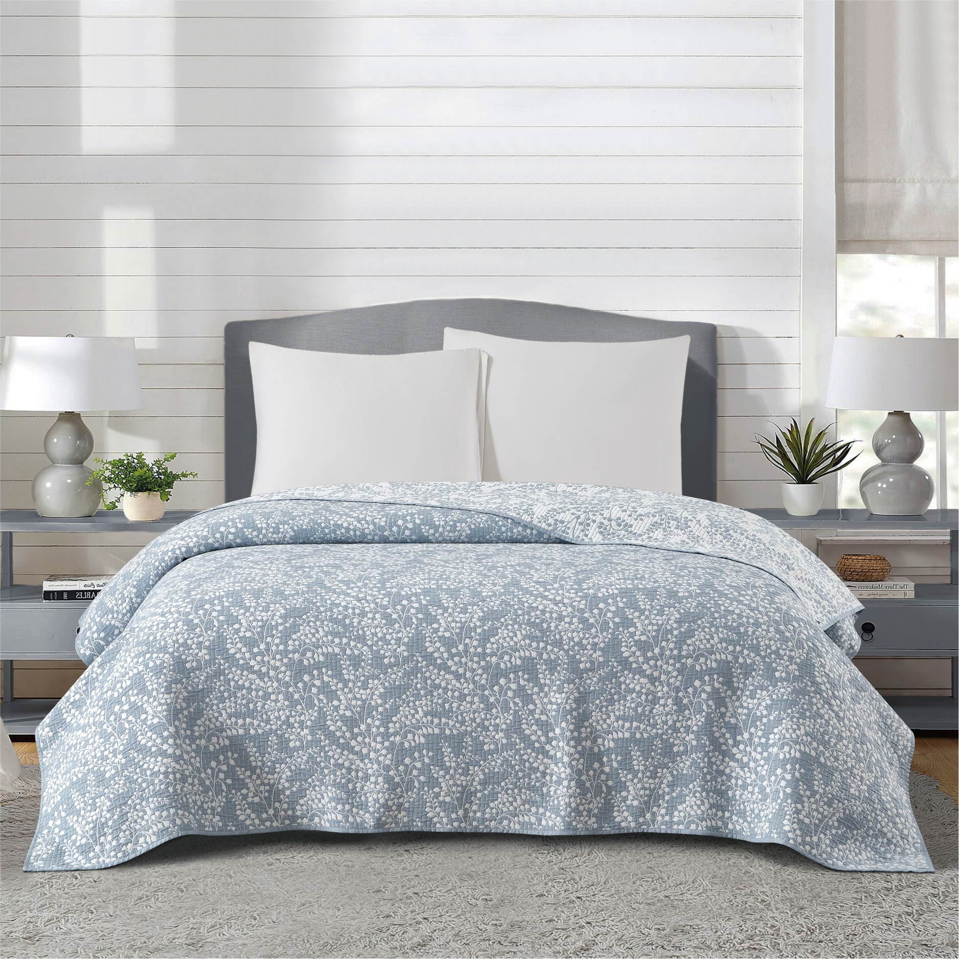 Mainstays Botanical Floral Stitched Quilt, Full/Queen, Light Blue, Reversible Lightweight Bedding