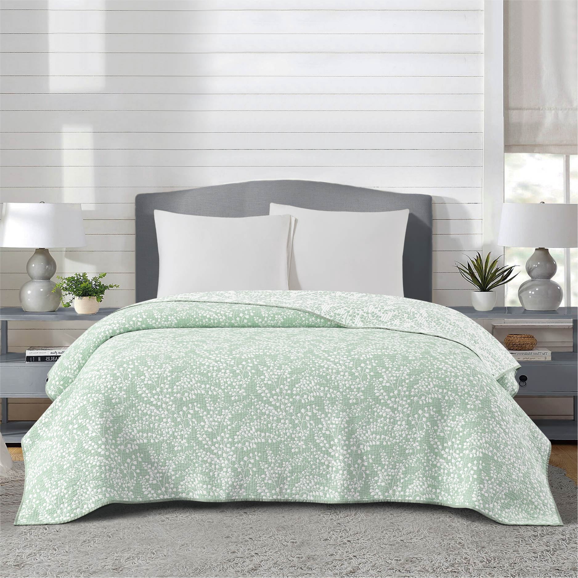 Mainstays Botanical Floral Stitched Quilt, King, Light Green, Reversible Lightweight Bedding