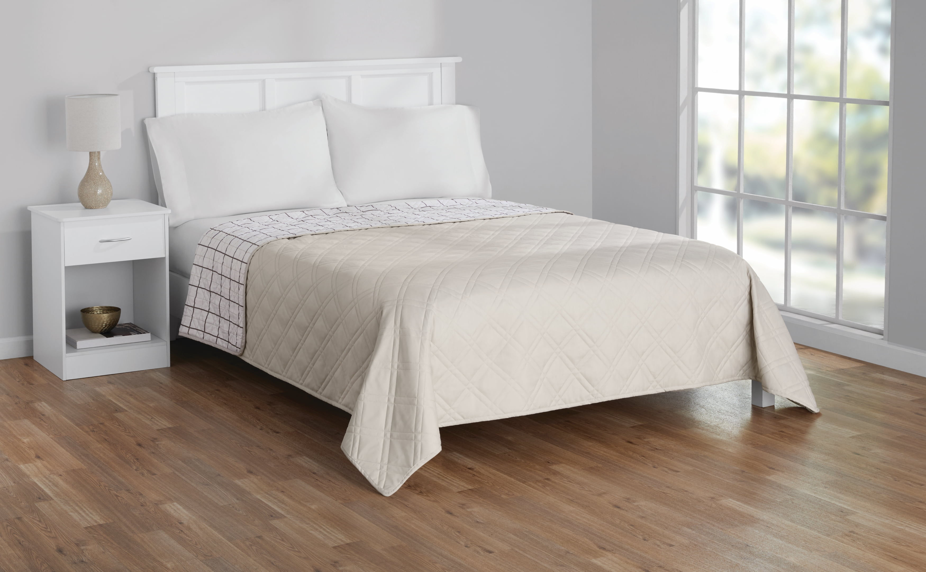 Mainstays Emmett Beige Diamond Pattern and Plaid Microfiber Quilt, Full/Queen - Reversible
