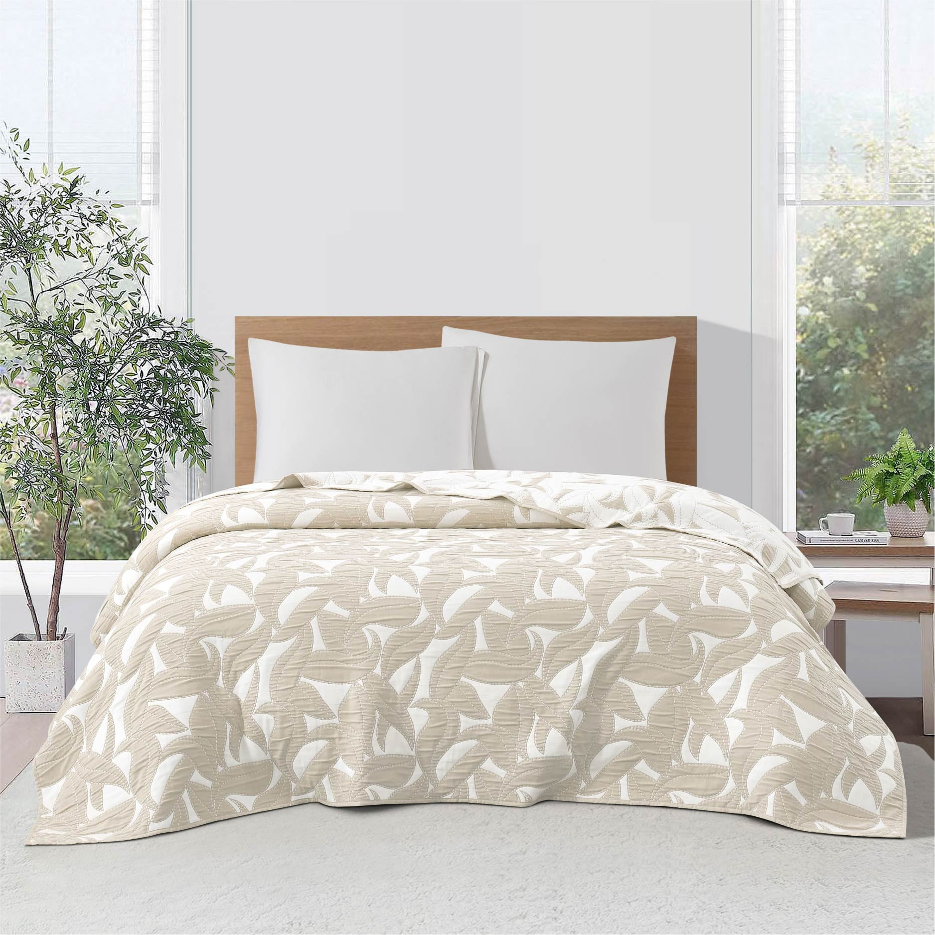 Mainstays Quilt Beige Paisley Floral, Polyester Quilted, Full/Queen - Breathable, Hypoallergenic, Antimicrobial