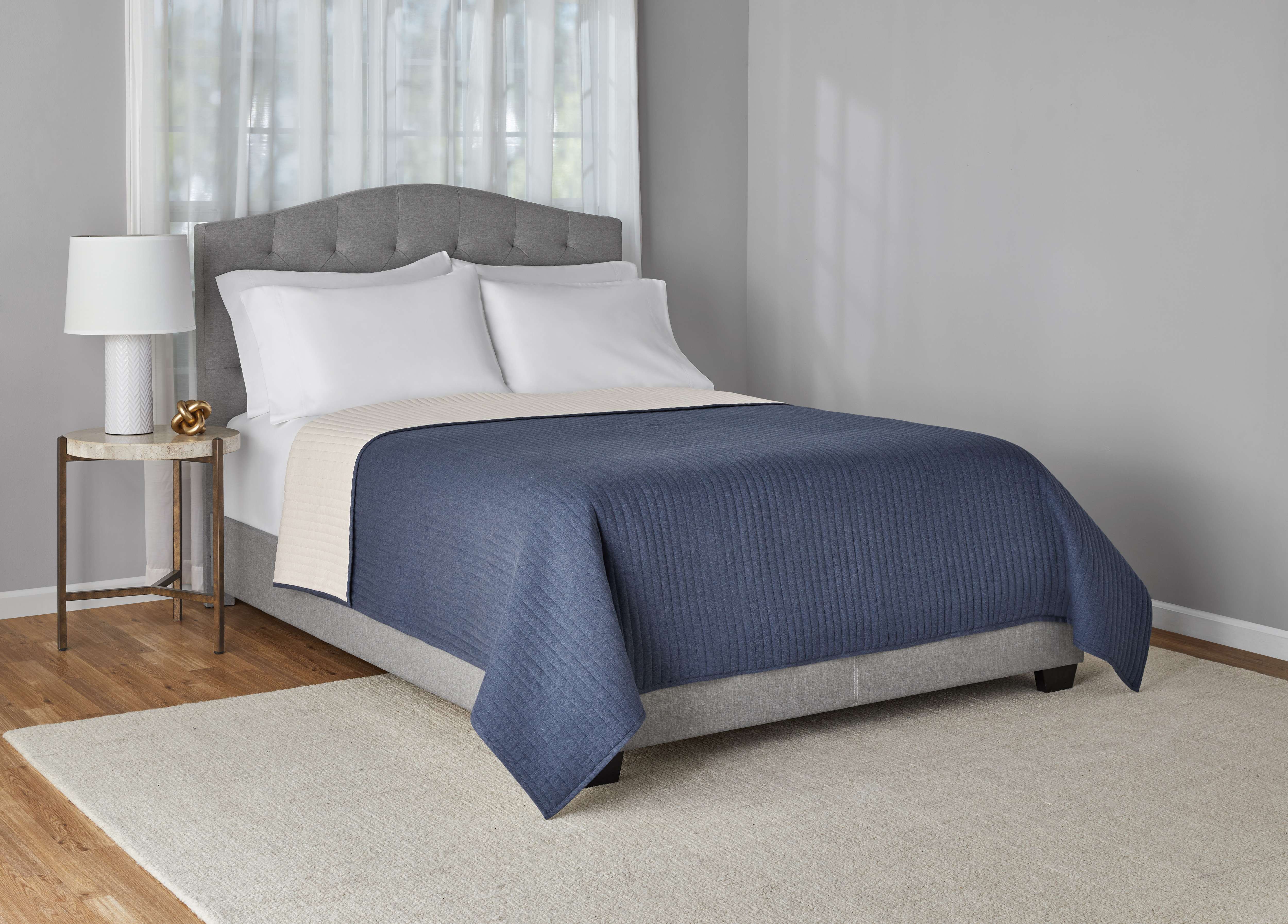 Mainstays Cotton-Rich T-Shirt Soft Jersey Quilt, Queen/Full, Reversible, Indigo Blue
