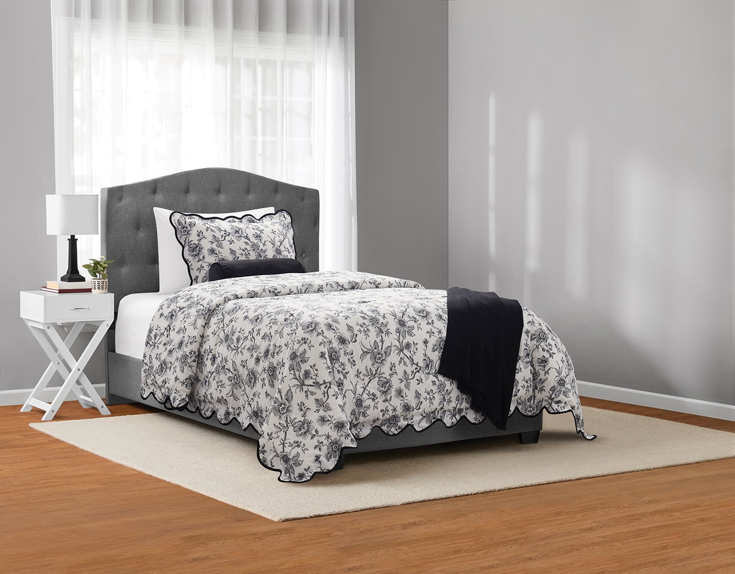 Mainstays Floral Scallop 4 Piece White/Black Comforter Set Twin/Twin Mainstays Floral Scallop 4 Piece White/Black Comforter Set Twin/Twin