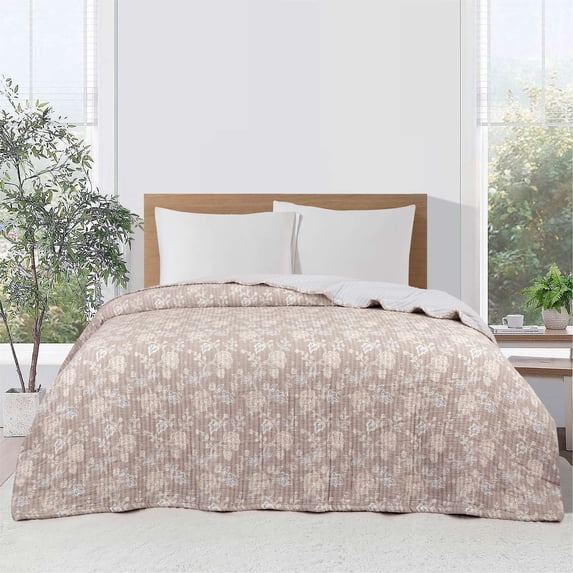Mainstays 100% Cotton Matelassé Quilt, King, Reversible, Beige Floral