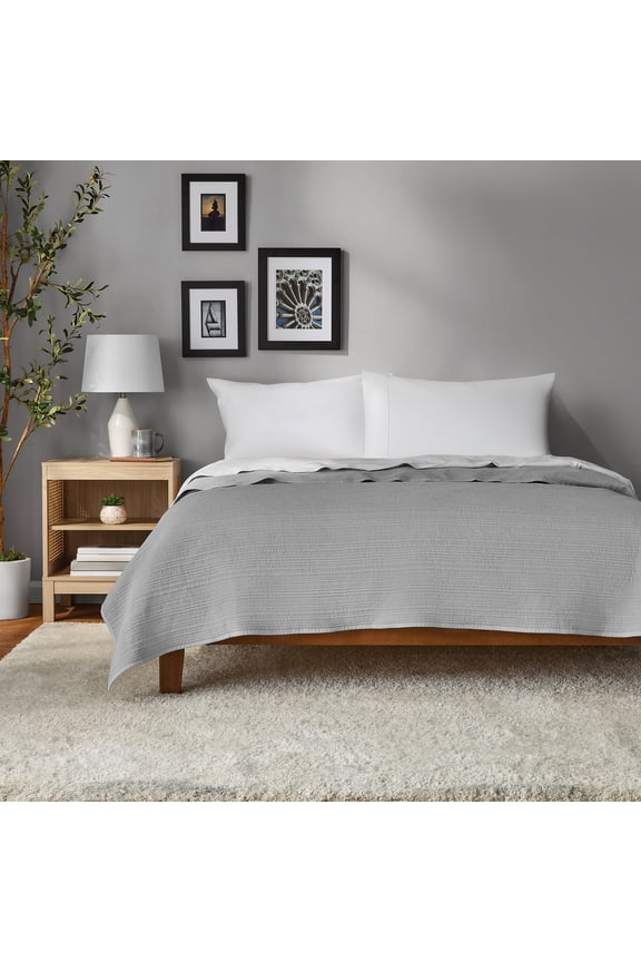 Quilts Soft Silver Solid Print 100% Polyester Quilted Quilts, King - Hypoallergenic