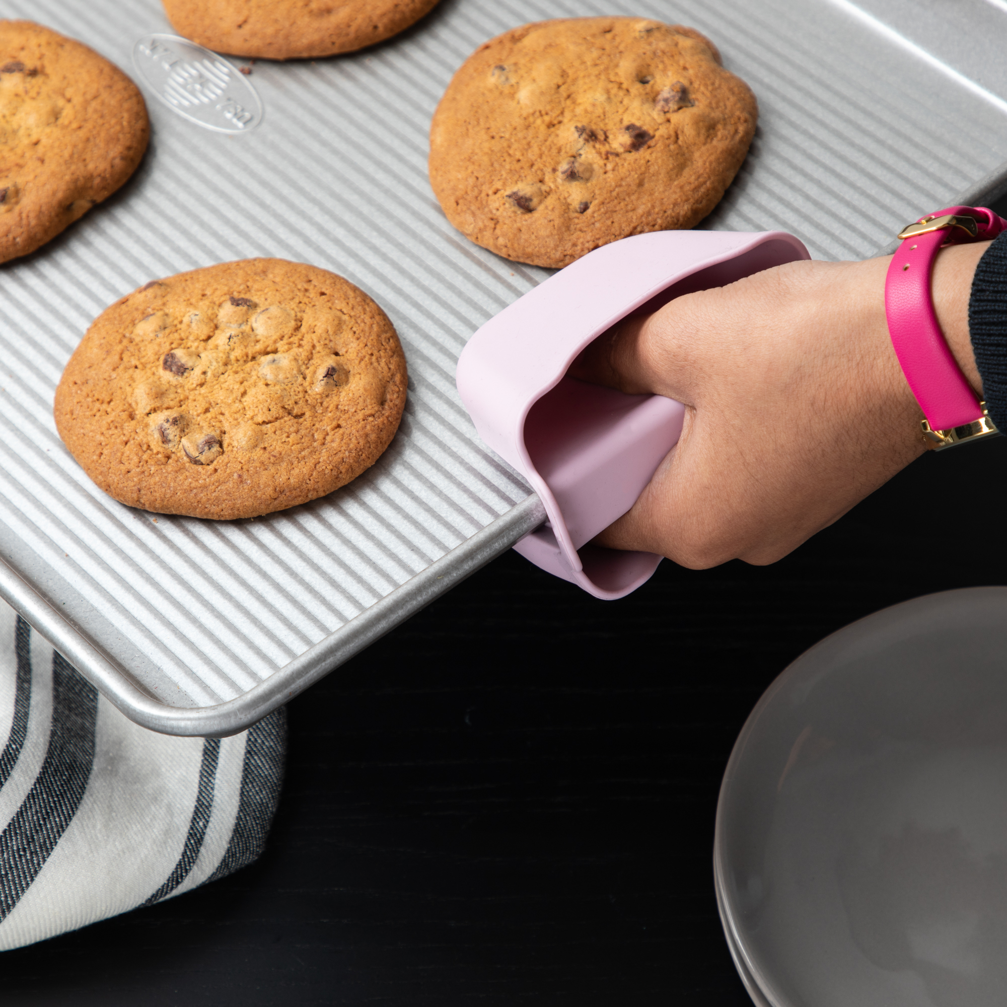 Mainstays Mauve Splash Oven Mitt