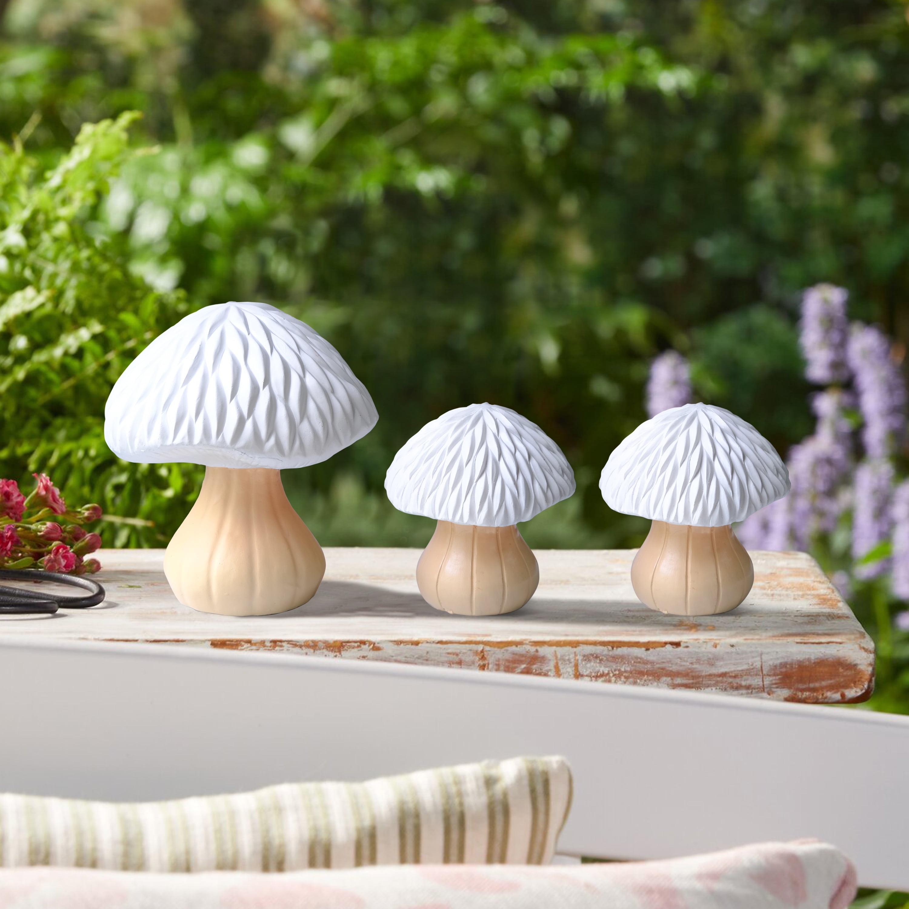 Mainstays Outdoor White Resin Mushroom Garden Statuary, 3-Piece Set