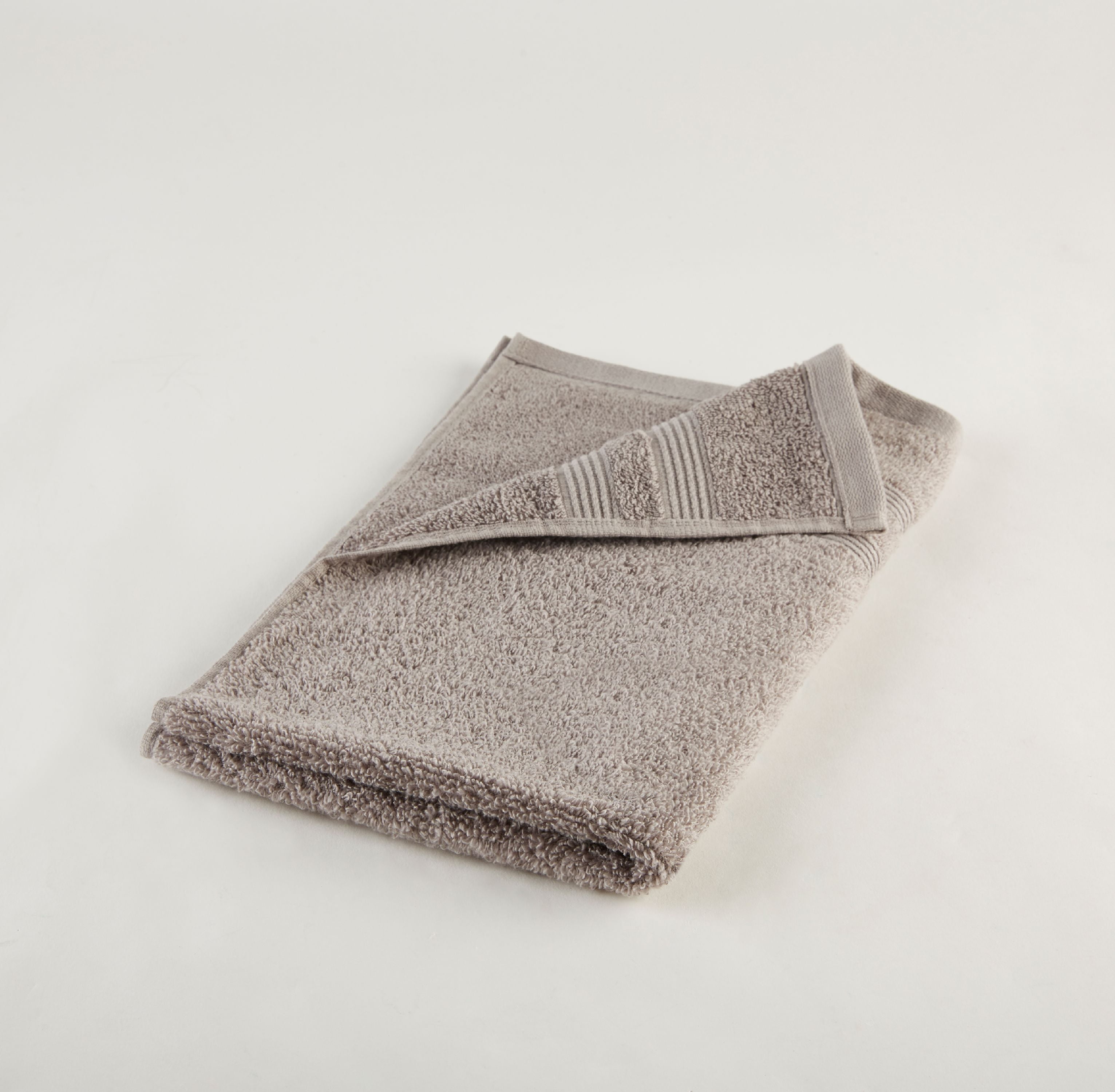 https://i5.walmartimages.com/seo/Mainstays-Performance-Solid-Hand-Towel-26-x-16-Grey-Flannel_d8be3a17-bc1b-4c4f-8008-a566b741d5e3_1.1c8eb41096018647a04d76f7f914c471.jpeg
