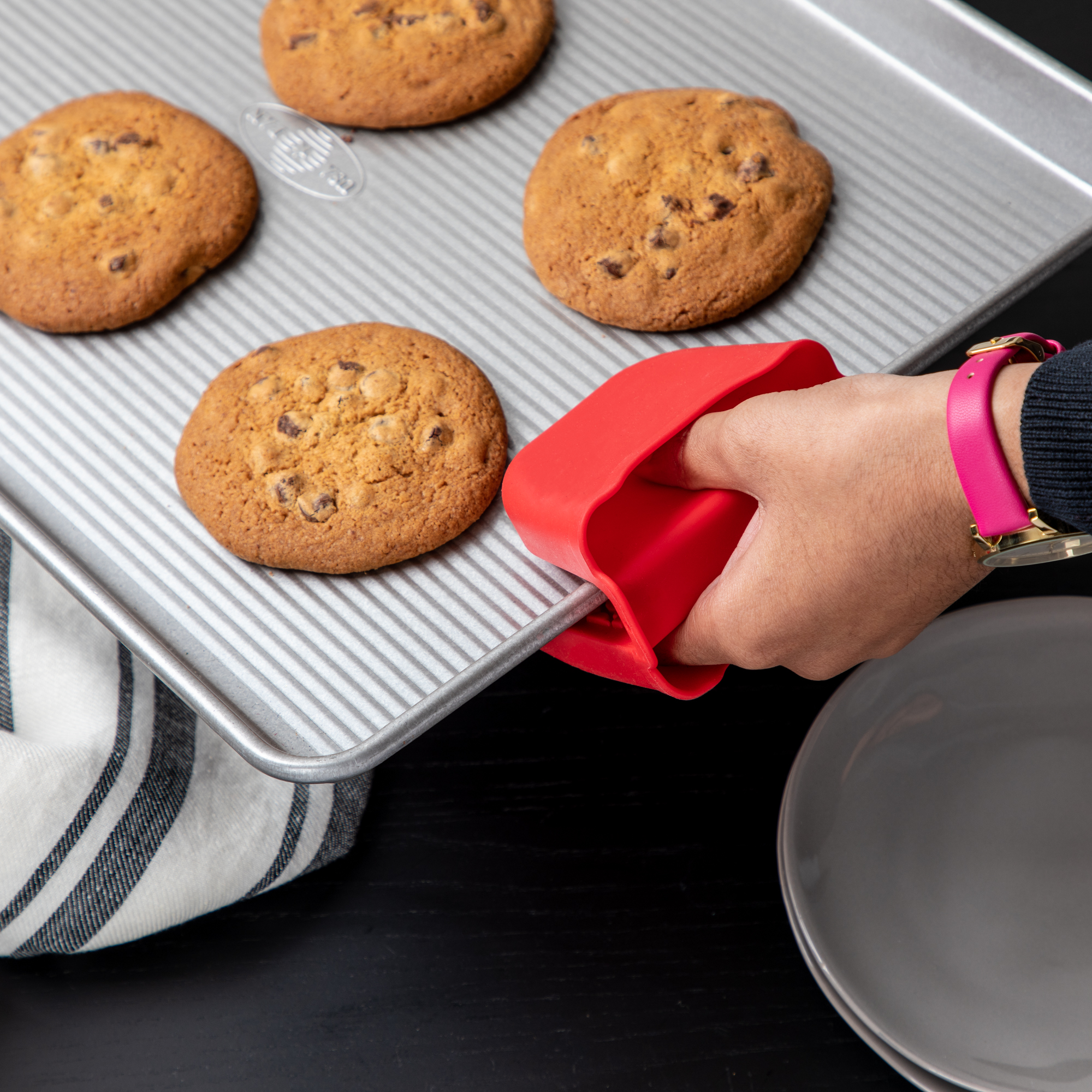 Mainstays Red Engine Oven Mitt