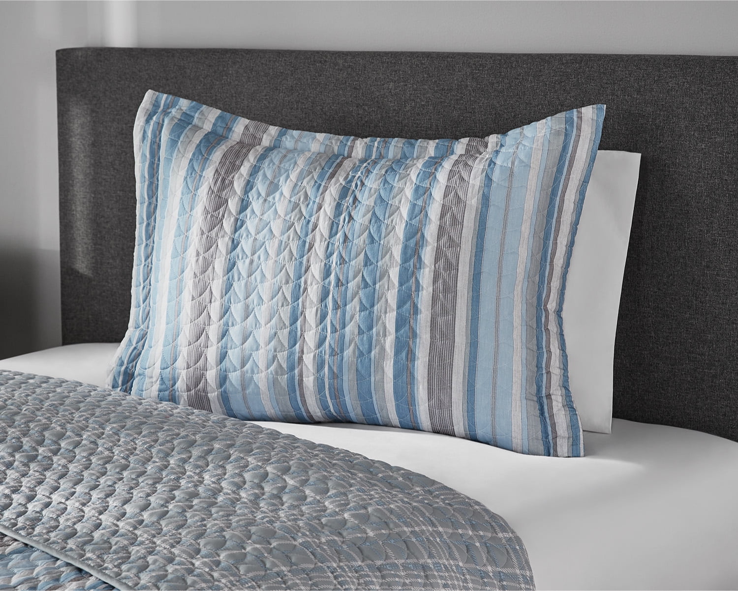 Mainstays Blue & Gray Vertical Stripe Quilt Sham, Reversible, Standard/Queen, 1 pack, Adult/Teen