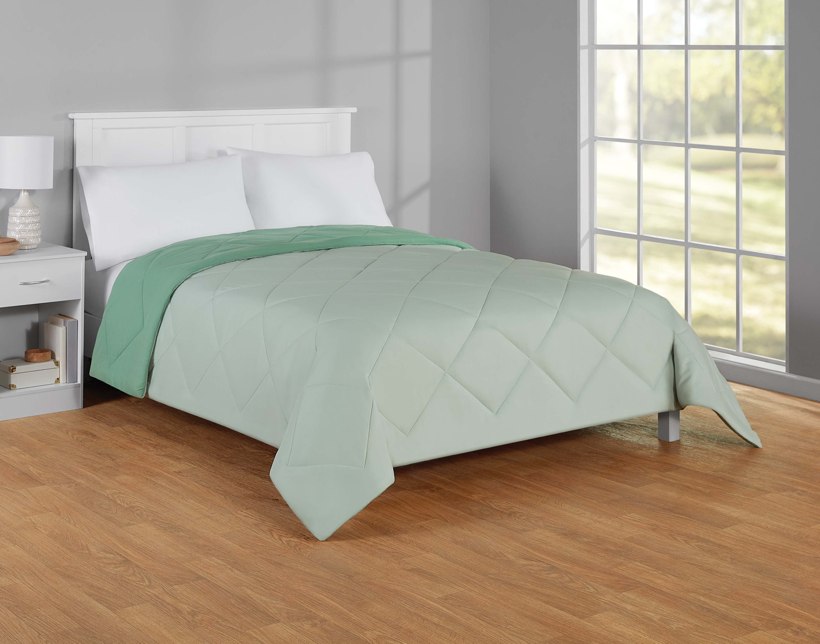Mainstays King Comforter, All-Season Reversible Microfiber, Light Green