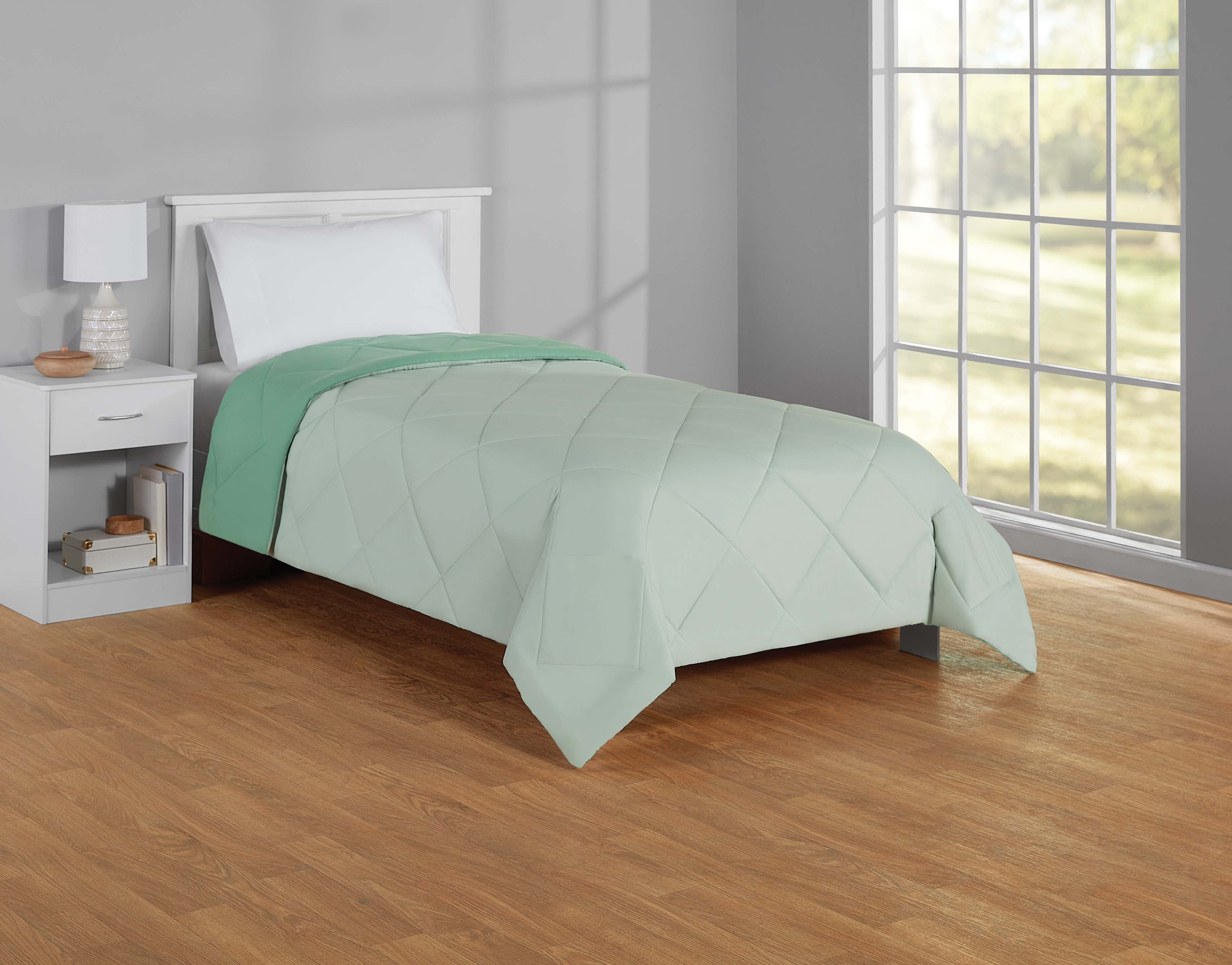 Mainstays Twin/Twin XL Comforter, All-Season Reversible Microfiber, Light Green
