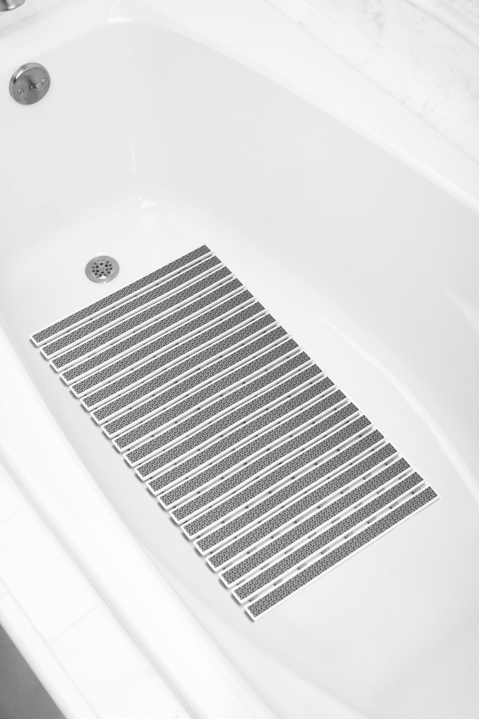 https://i5.walmartimages.com/seo/Mainstays-Rubber-Multi-Surface-Slatted-Bathtub-Mat-Grey-and-White-16-x-27_f55dbe78-fcdb-4e31-a628-b34804b48d13.5da6a369f63a8b84f8c34e2a6e58fe79.jpeg