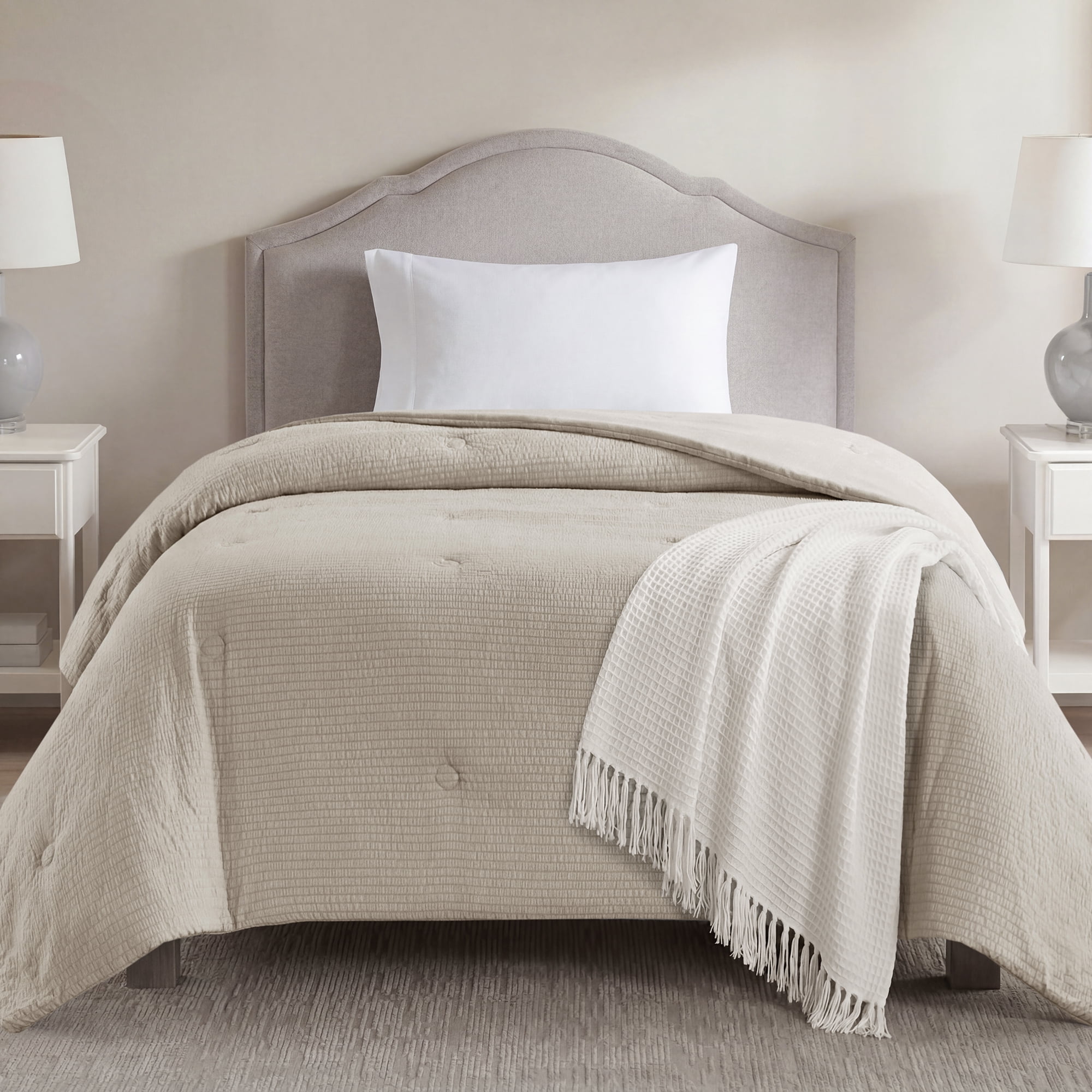 Mainstays Twin/Twin XL Comforter, Reversible Down Alternative, All-Season, Beige Seersucker