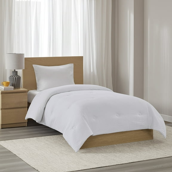 Mainstays Twin/Twin XL Comforter, Reversible Down Alternative, All-Season, White Seersucker