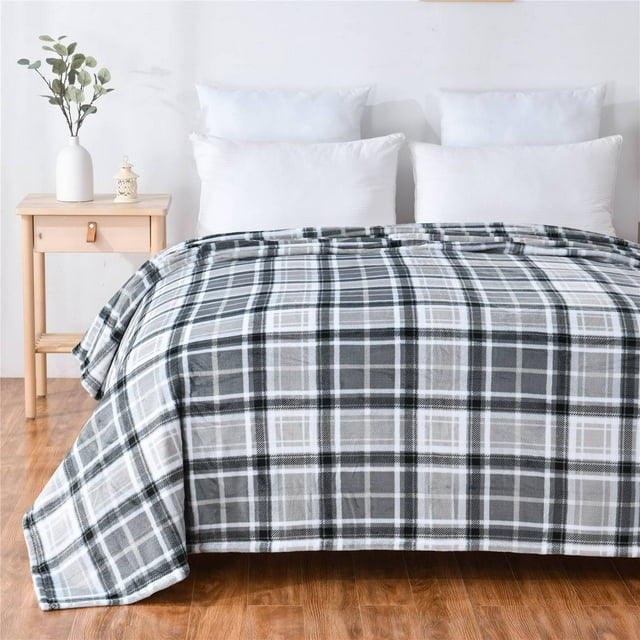 Mainstays Super Soft Gray Plaid Polyester Plush Blanket, Full/Queen 90