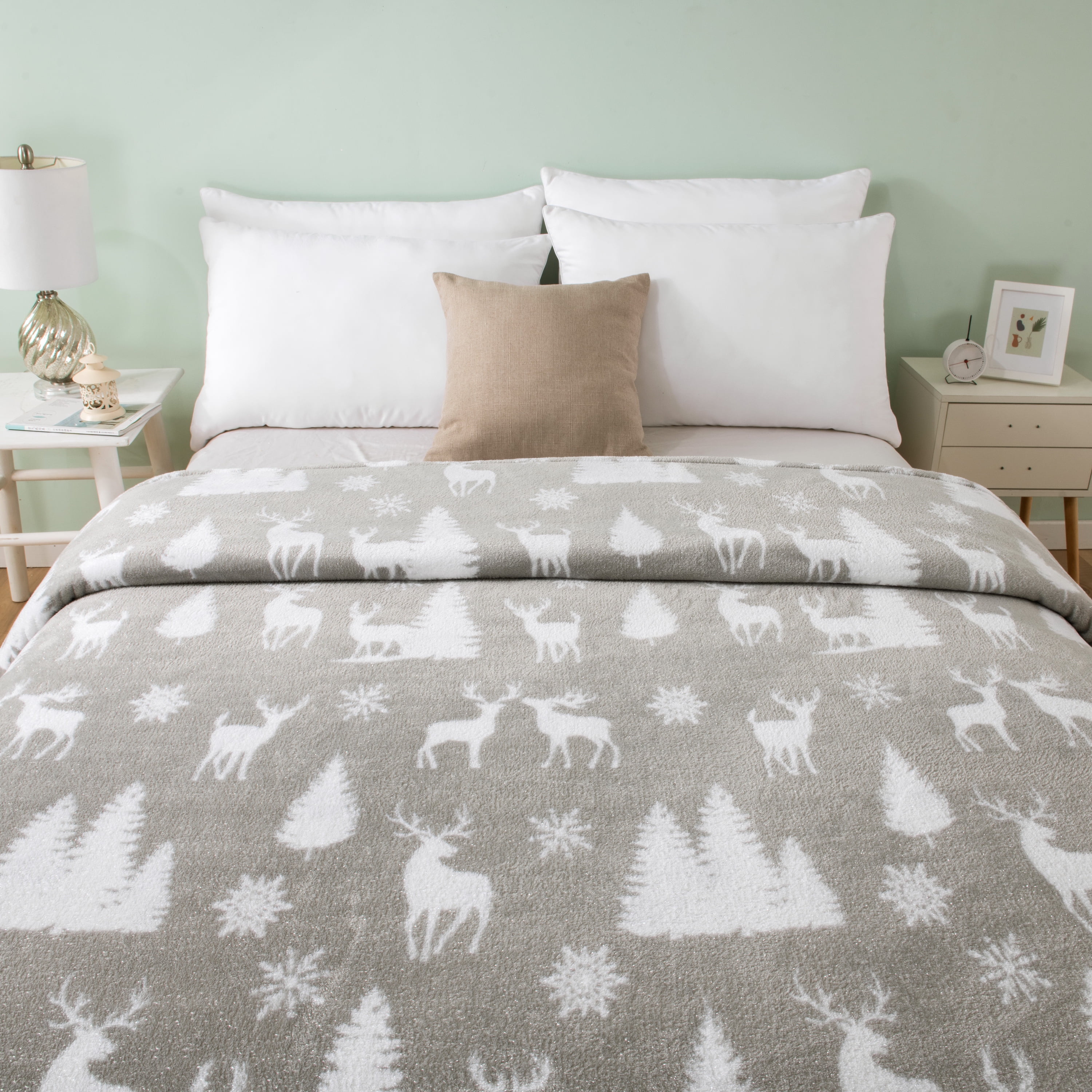 Mainstays Super Soft Plush Blanket, Full/Queen, Allover Metallic Silver