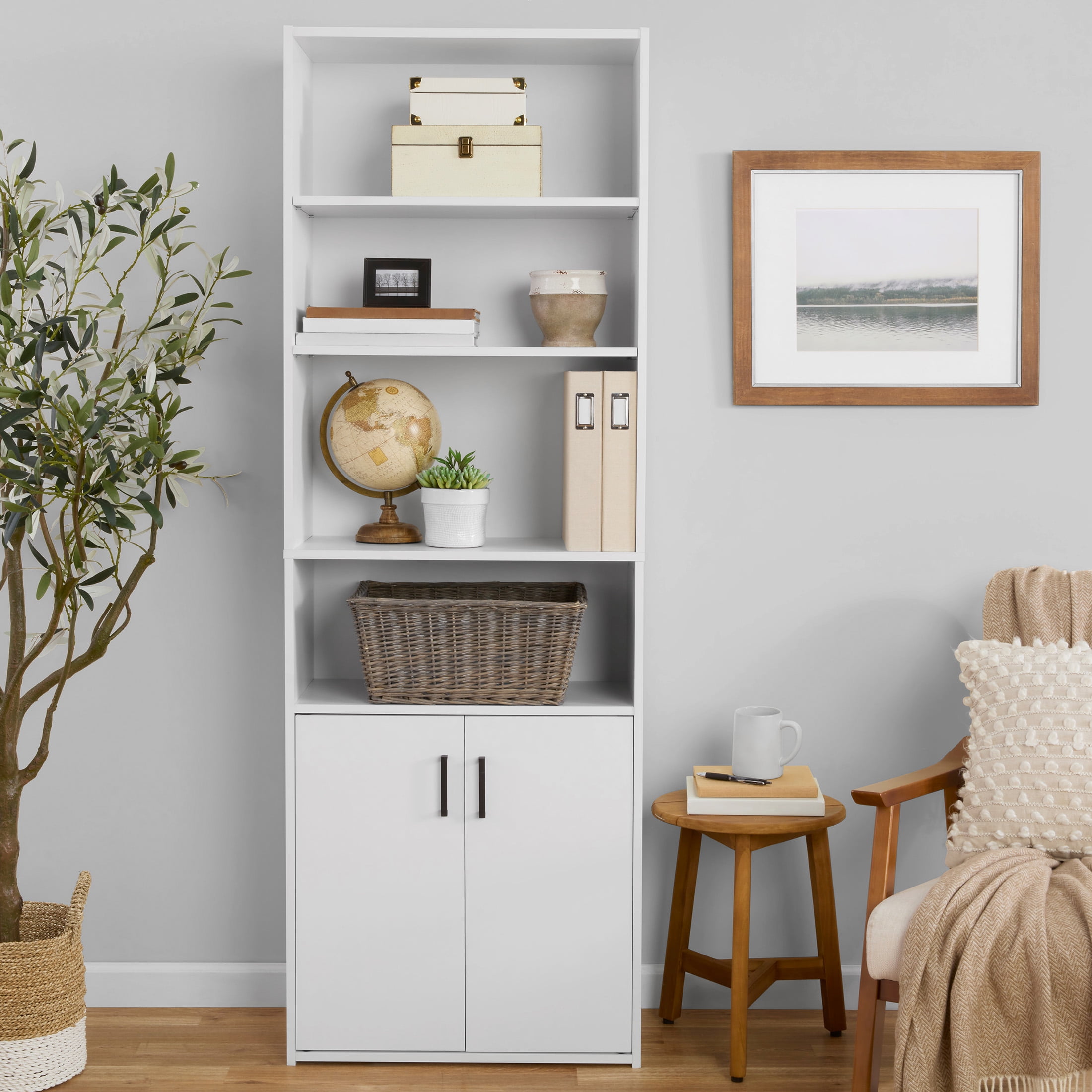 Mainstays Traditional 5 Shelf Bookcase with Doors, Soft White Finish  (图1)