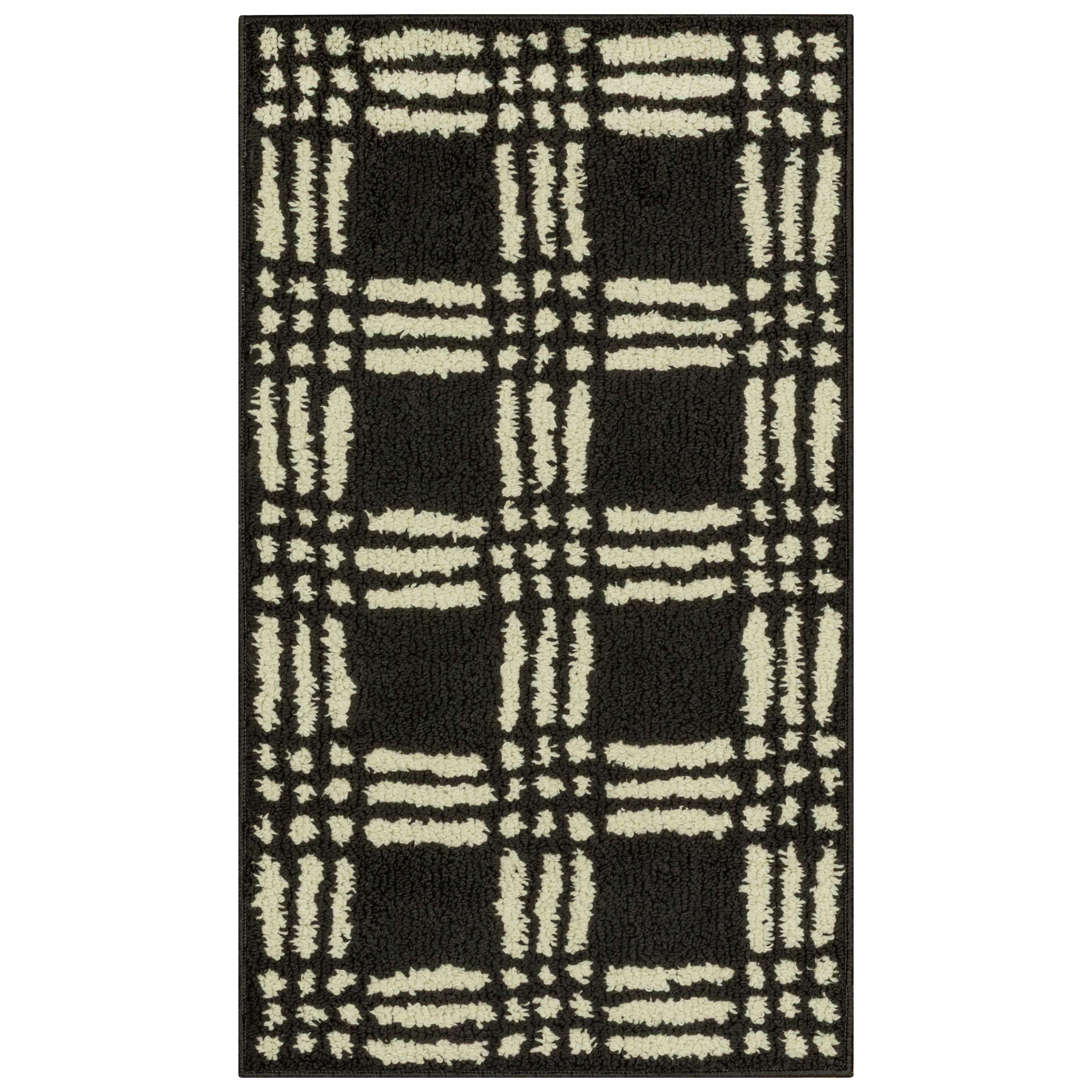 Mainstays Transitional Grid Plaid Black Indoor Accent Rug, 20 in x 34 in