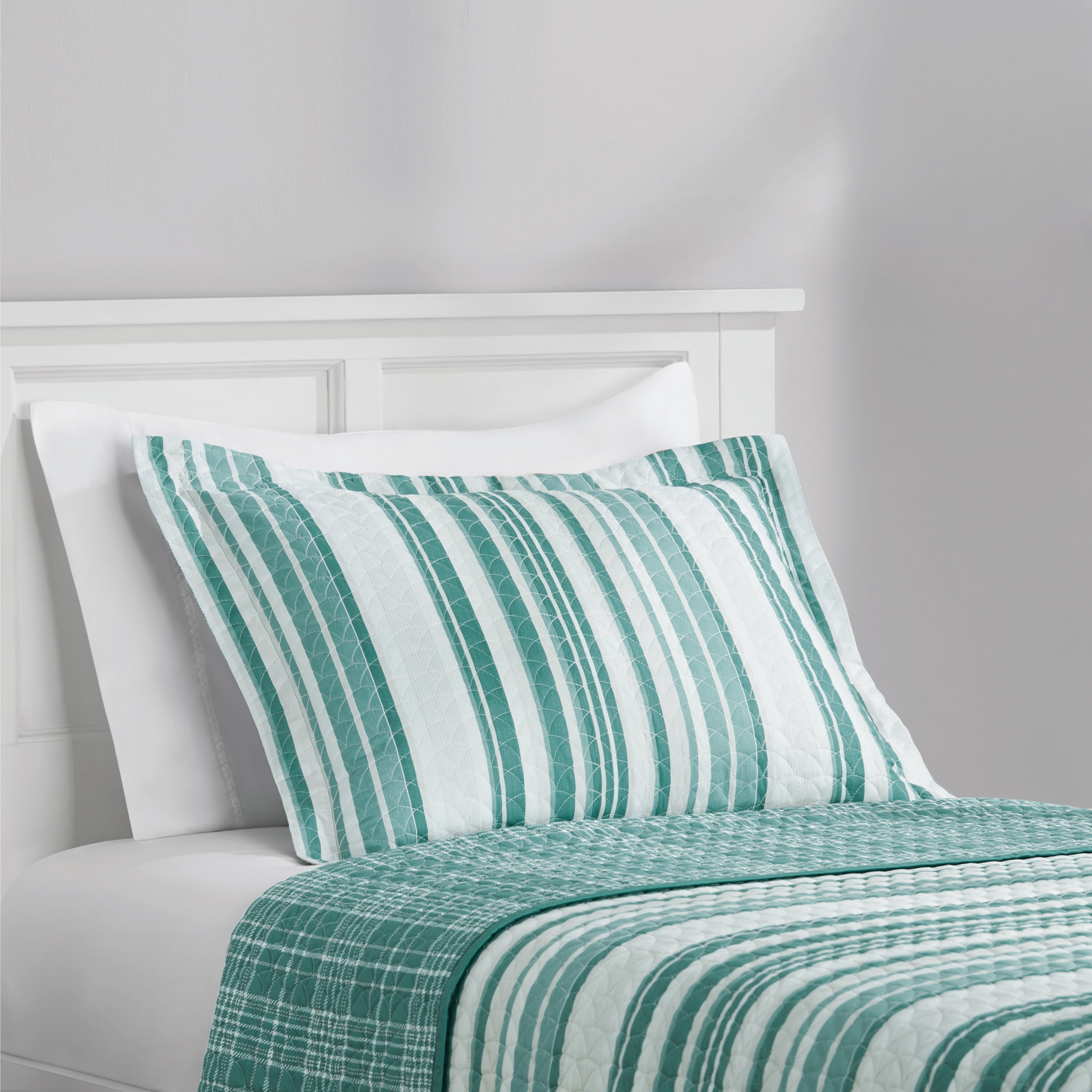 Mainstays Green Vertical Stripe Quilt Sham, Reversible, Standard/Queen, 1 pack, Adult/Teen