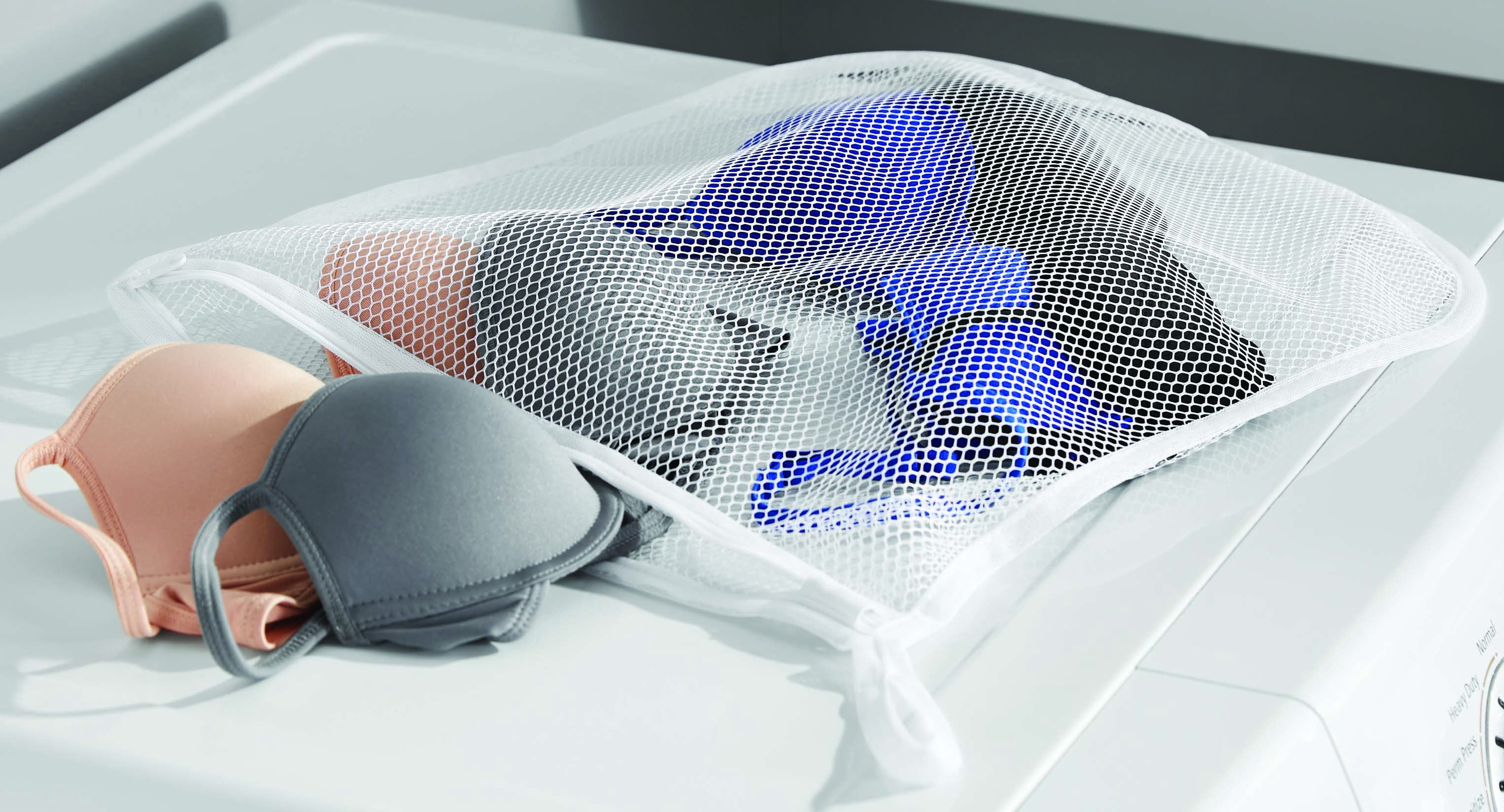 Mainstays White Mesh Delicates Laundry Bag with Zipper Closure, 15" x