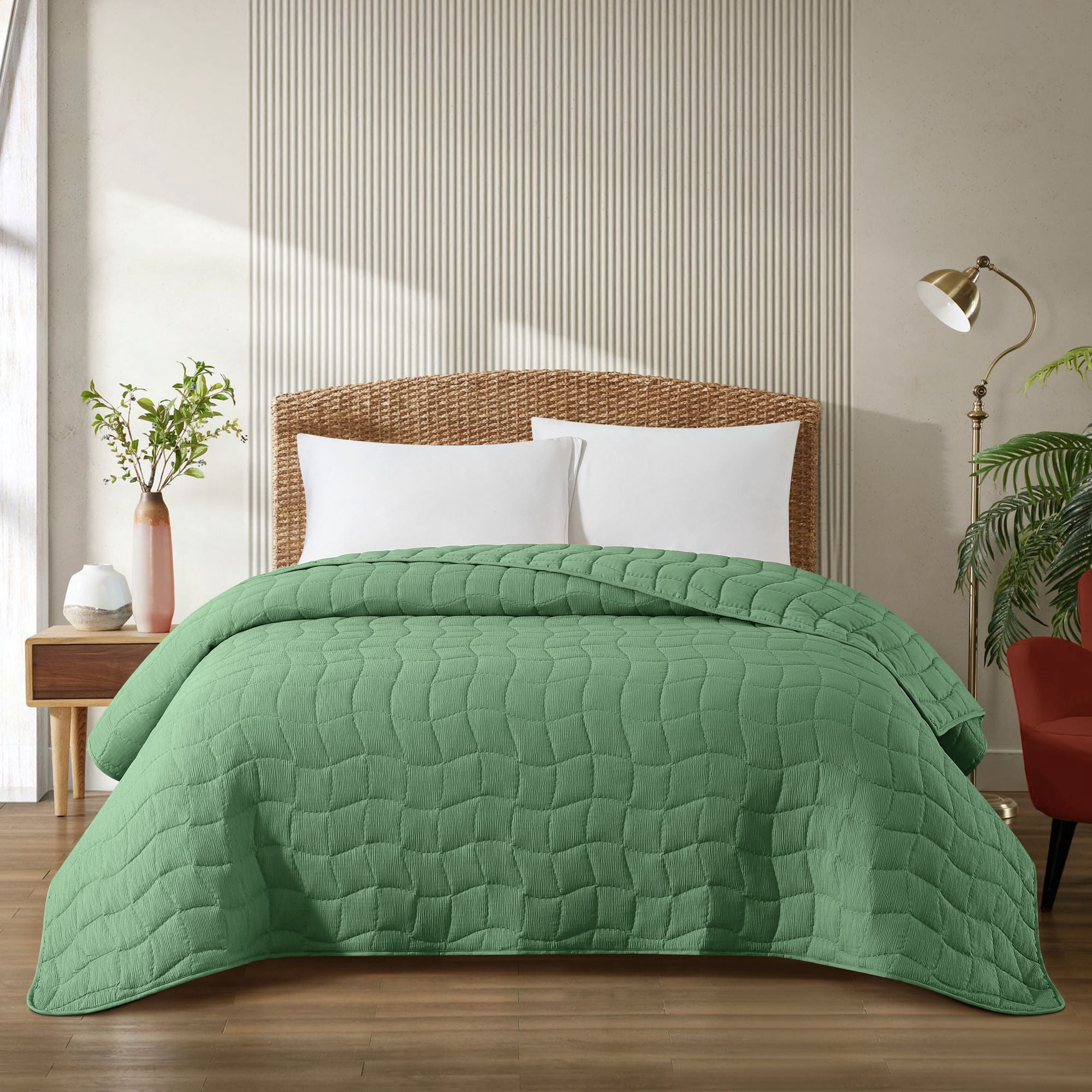 Mainstays by Becky G. & Alejandra Green Lily Cloud Quilt, Full/Queen