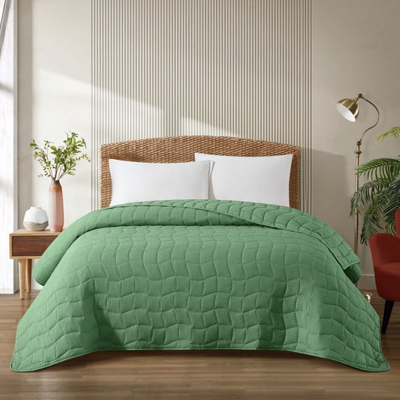 Mainstays by Becky G. & Alejandra Green Lily Cloud Quilt, Full/Queen