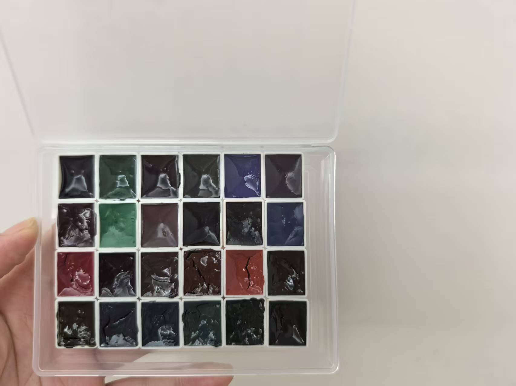 Mairtini artists' layered granulating watercolors  Handmade 24 color 2ml plastic box+color card