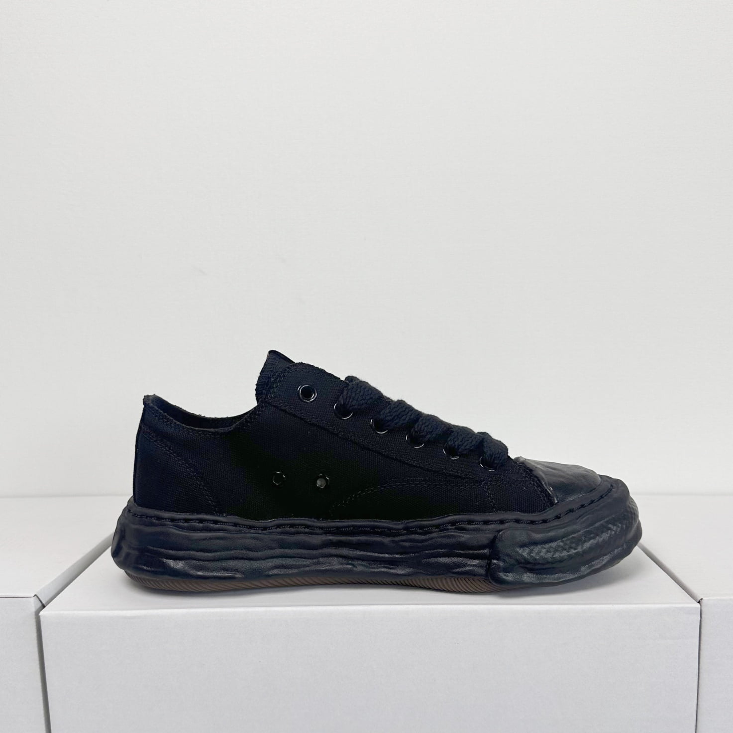 Maison MIHARA YASUHIRO MMY Black Shoes Canvas Peterson23 Low-top ...