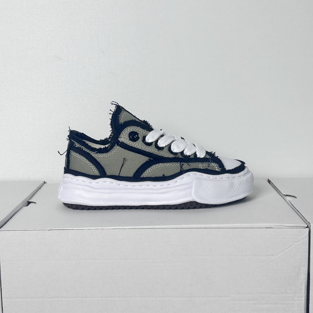Maison MIHARA YASUHIRO MMY Peterson Low distressed canvas sneakers Maison MIHARA YASUHIRO MMY Peterson Low distressed canvas sneakers