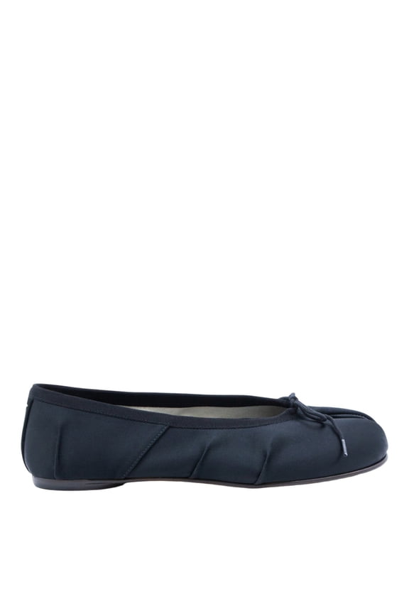 Minimalist Black Flats With Rounded Toe And Low-Profile Sole Blue (Women's)