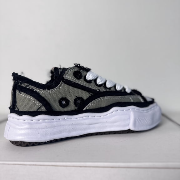 Maison Mihara Yasuhiro Peterson Overhanging Canvas Low Top in Green