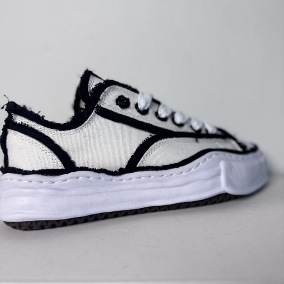 Maison Mihara Yasuhiro Peterson Overhanging Canvas Low Top in White