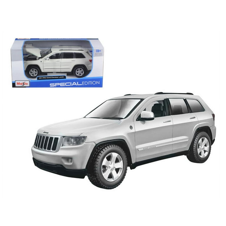 Maisto 1:24 Scale 2011 Jeep Cherokee Laredo White Diecast Model