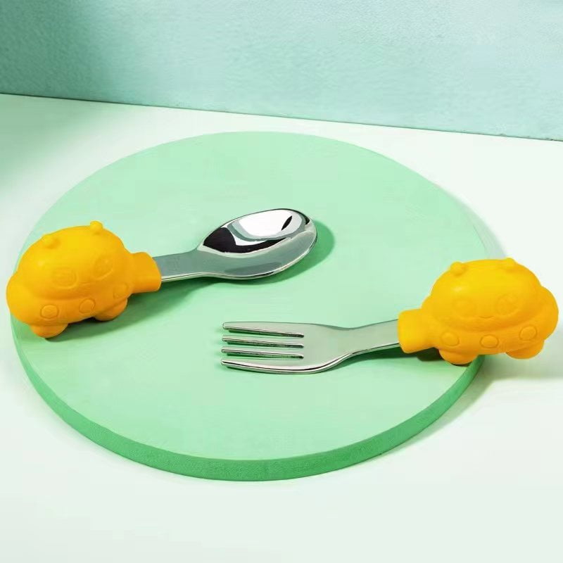 Make Mealtime Fun and Easy with our 2 Set Baby Toddler Silicone