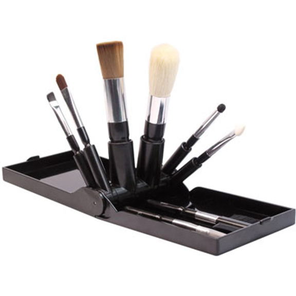 Makeover Essentials Brush Fan Compact