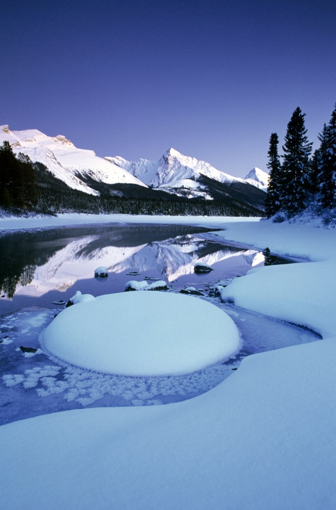 Maligne Lake Jasper National Park Alberta Canada Canvas Art - Darwin Wiggett Design Pics (11 x 17)