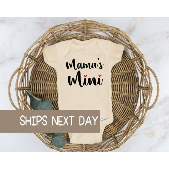 Mama'S Mini Baby Onesie, Mama Baby Onesie Gift, Natural Baby Outfit, Mama'S Girl Bodysuit, Mama Mini Natural Onesie, Mini Baby Shower Gift Cute and Cool Baby Bodysuit, BABY BODYSUIT LAT 4424