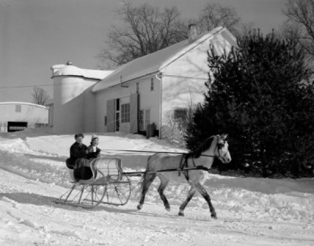Man and woman on sleigh Canvas Art - (18 x 24)