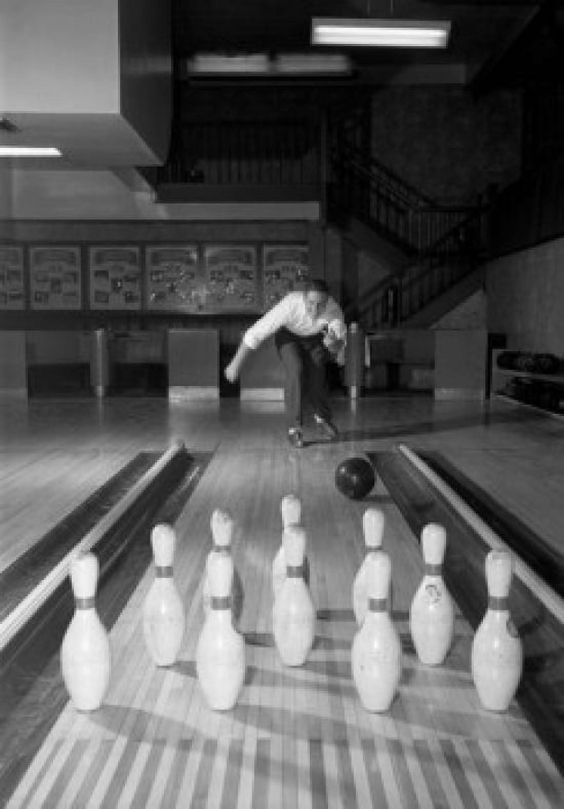 Man bowling Canvas Art - (24 x 36)