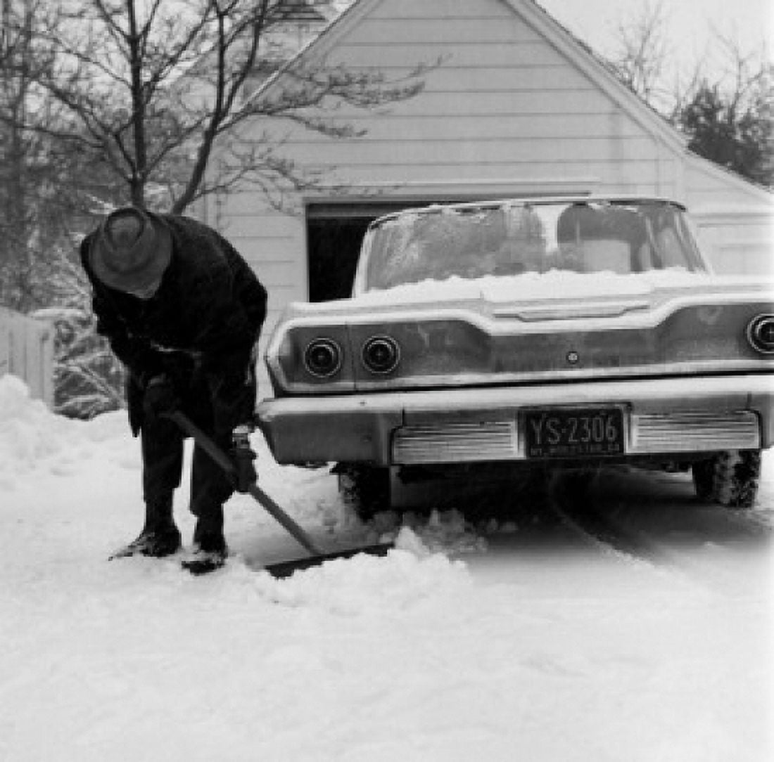 Man cleaning snow around car Canvas Art - (24 x 36)