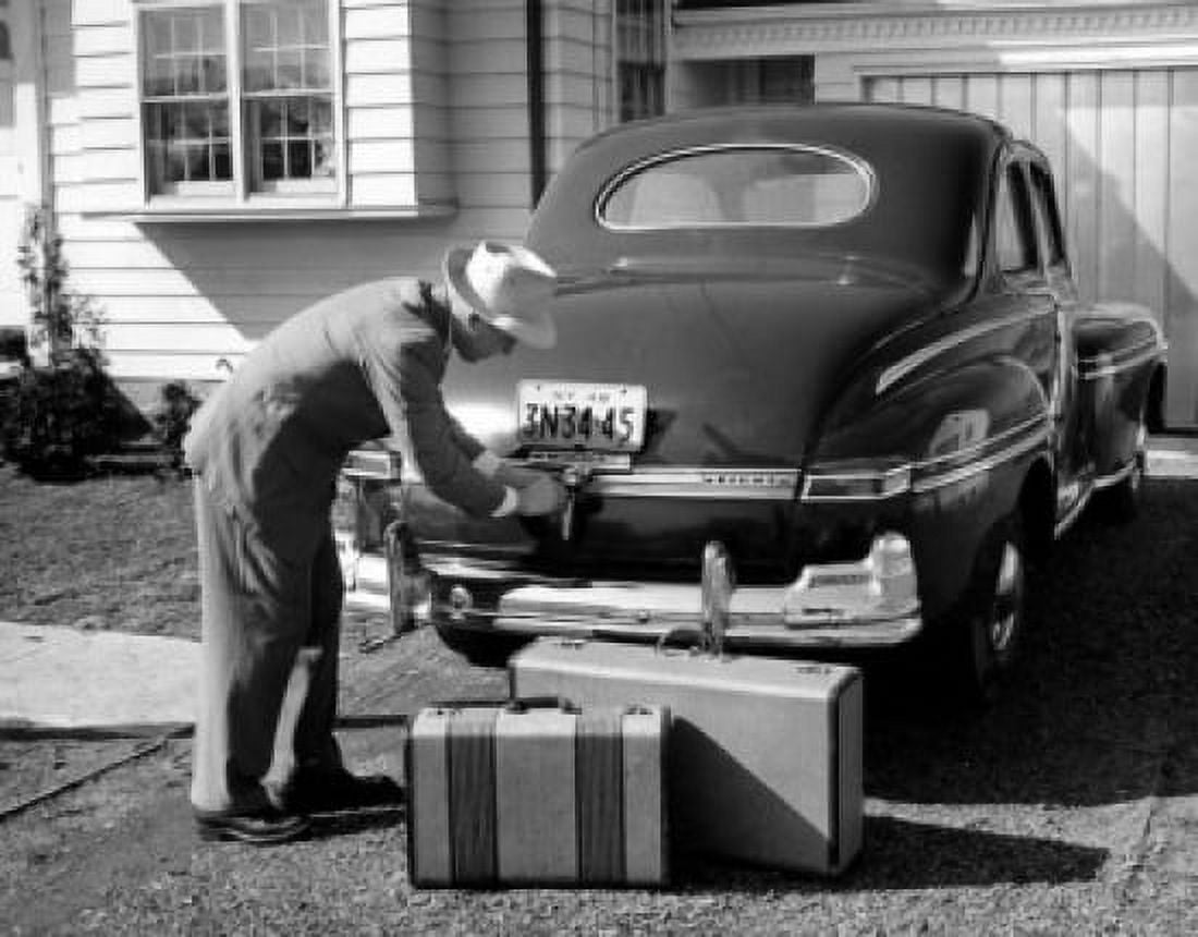 Man loading luggage into car trunk Canvas Art - (18 x 24)
