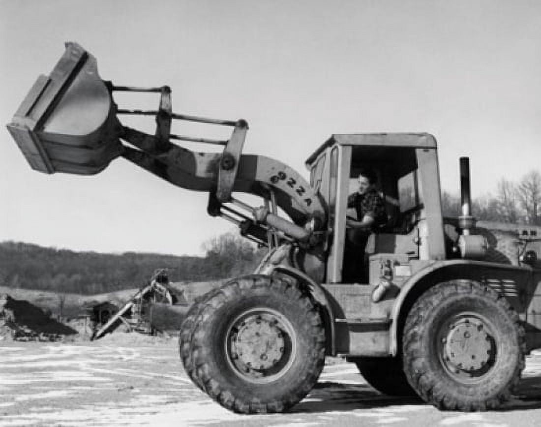 Man operating an excavator Canvas Art - (18 x 24)