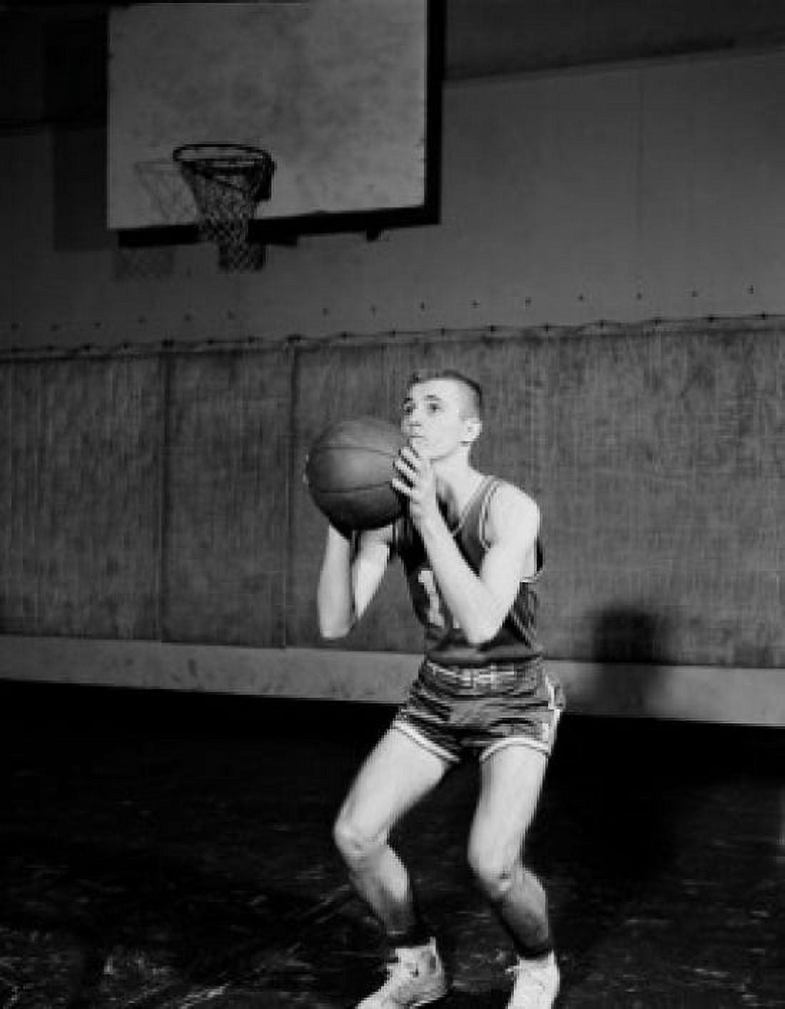 Man playing basketball Canvas Art - (18 x 24)