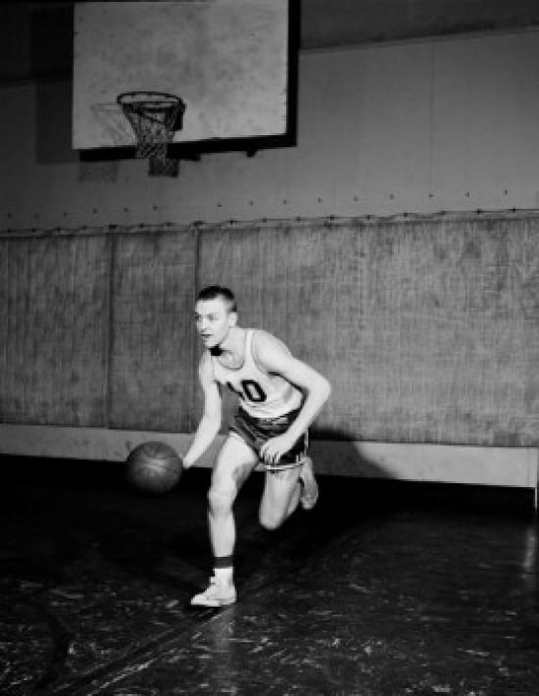 Man playing basketball Canvas Art - (18 x 24)