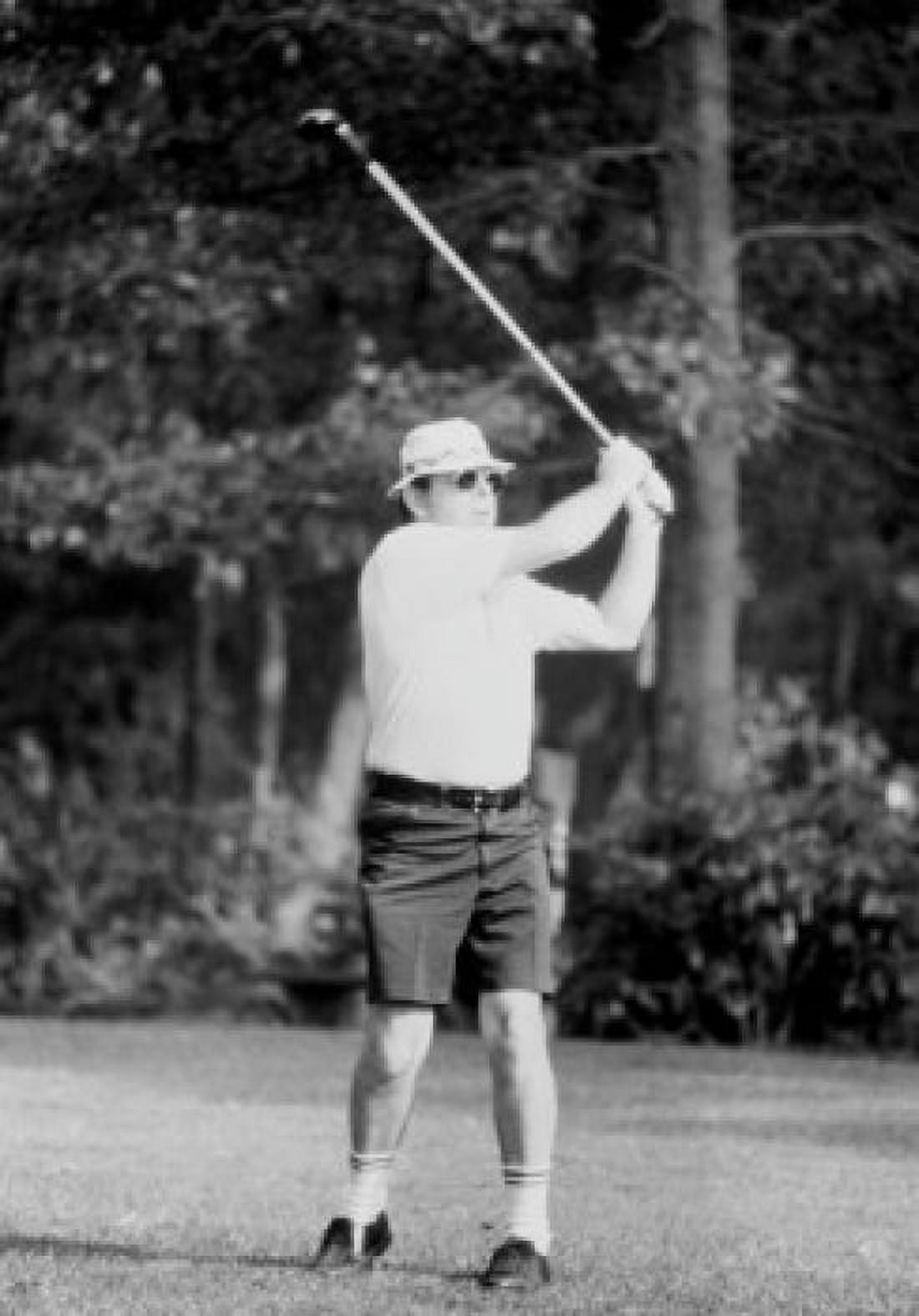 Man playing golf Canvas Art - (24 x 36)