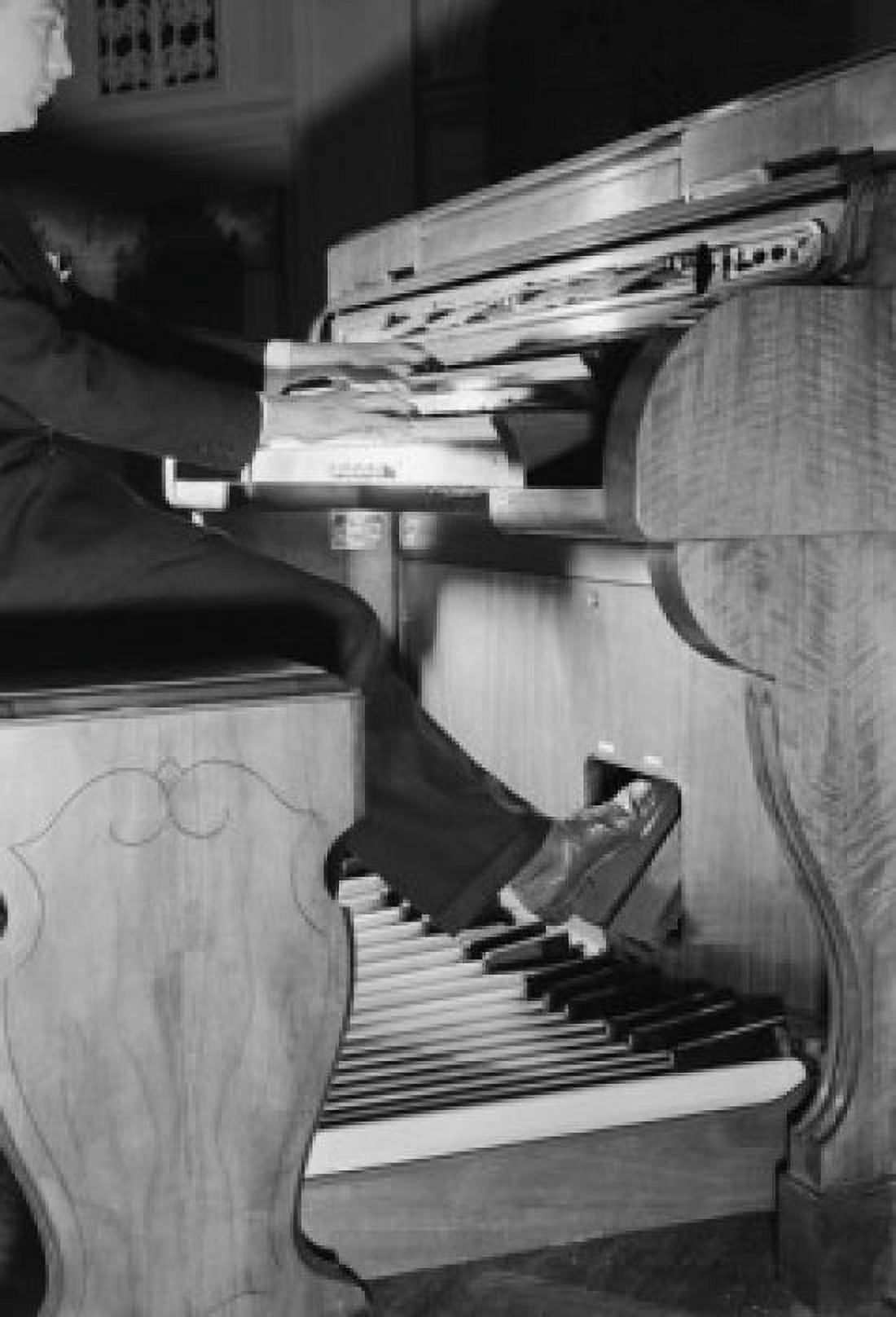 Man playing organ in church Canvas Art - (18 x 24)