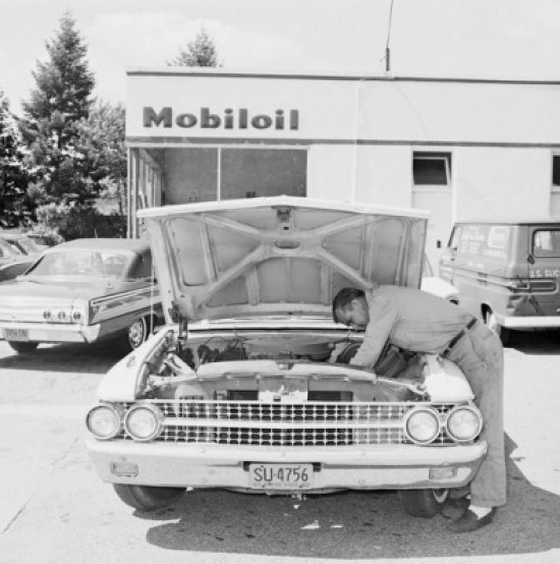 Man repairing car Canvas Art - (24 x 36)