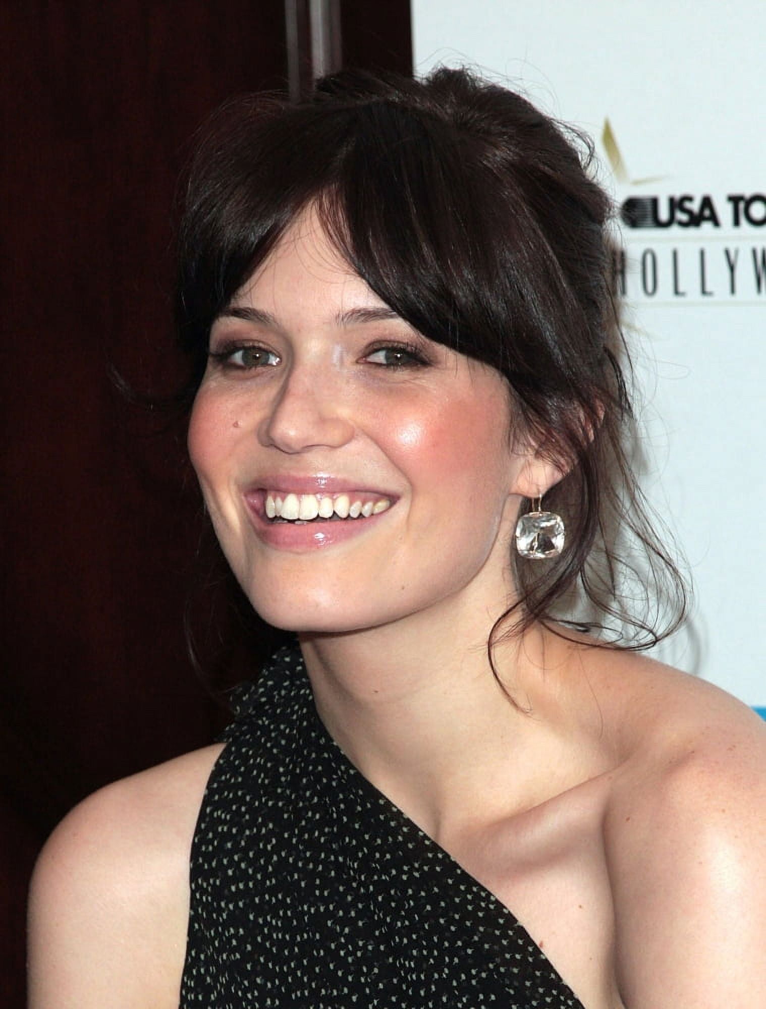 Mandy Moore At Arrivals For Usa Today Hollywood Hero Awards Canvas Art - (16 x 20)