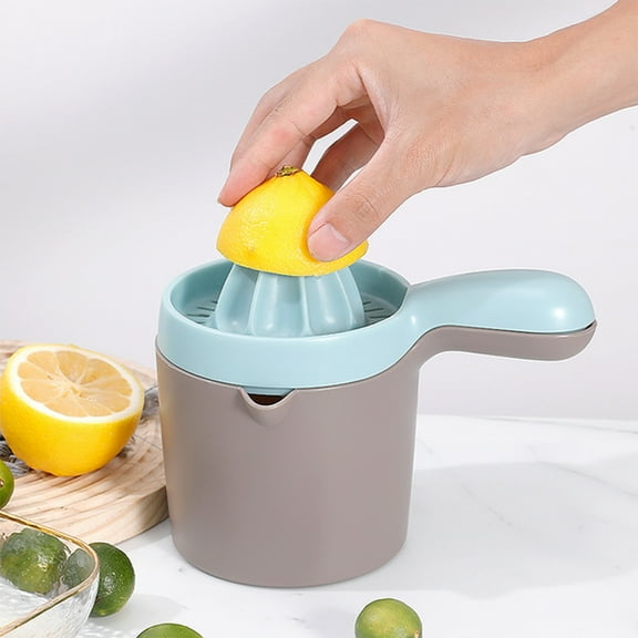 Manual Citrus Juicer Press | Plastic Hand-Operated Lemon Squeezer with Scale Cup | 160g Fruit Pulp Separator | Portable Kitchen Tool 18.5x11x11cm | Yellow/Gray Measuring Container | Rotating Press